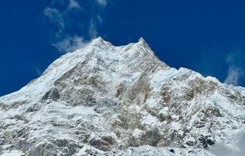 Manaslu Circuit Trek package